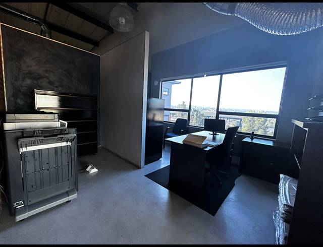 528M² OFFICE FOR SALE IN SUNNINGHILL
